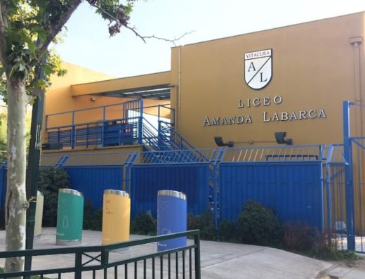 Liceo Bicentenario Amanda Labarca